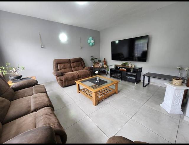 3 BEDROOM TOWNHOUSE FOR SALE IN BRACKENHURST